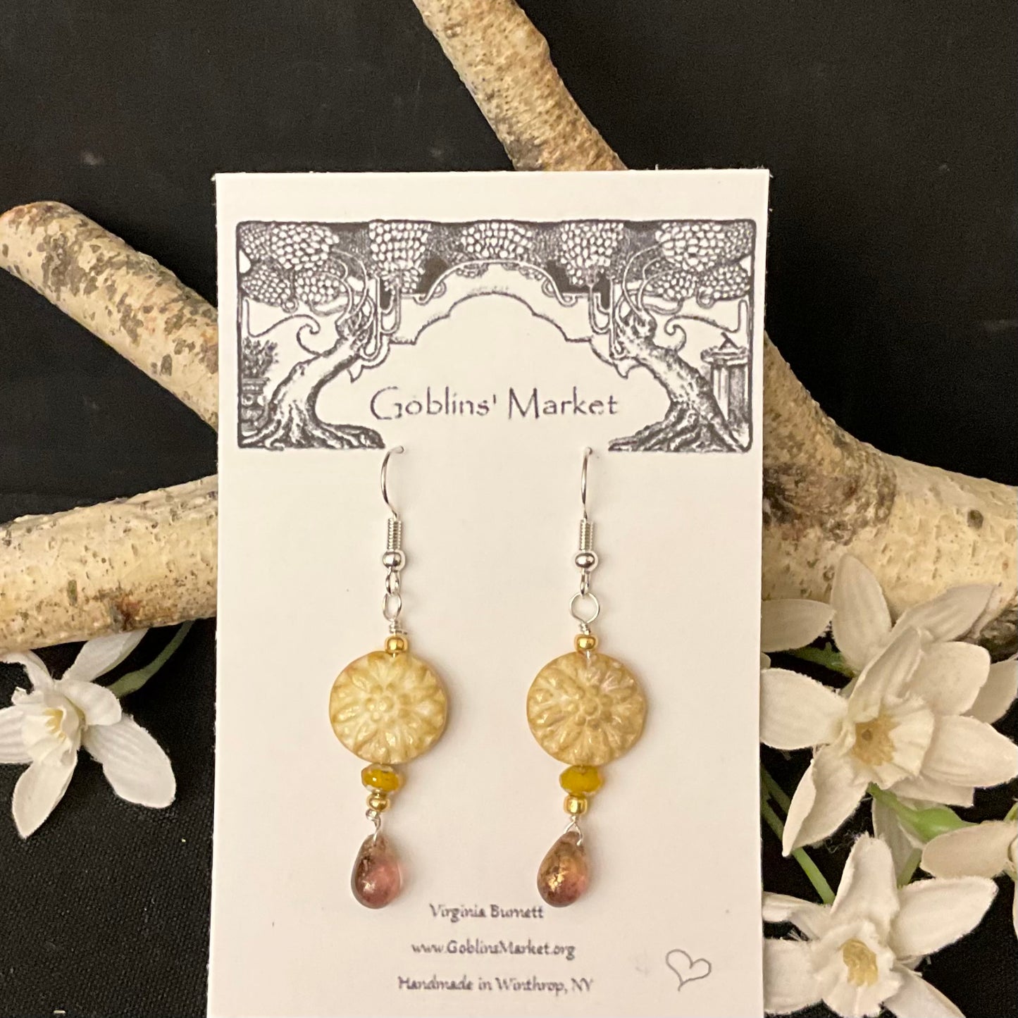 Earrings with purple beads and gilded Cream Dahlia Beads