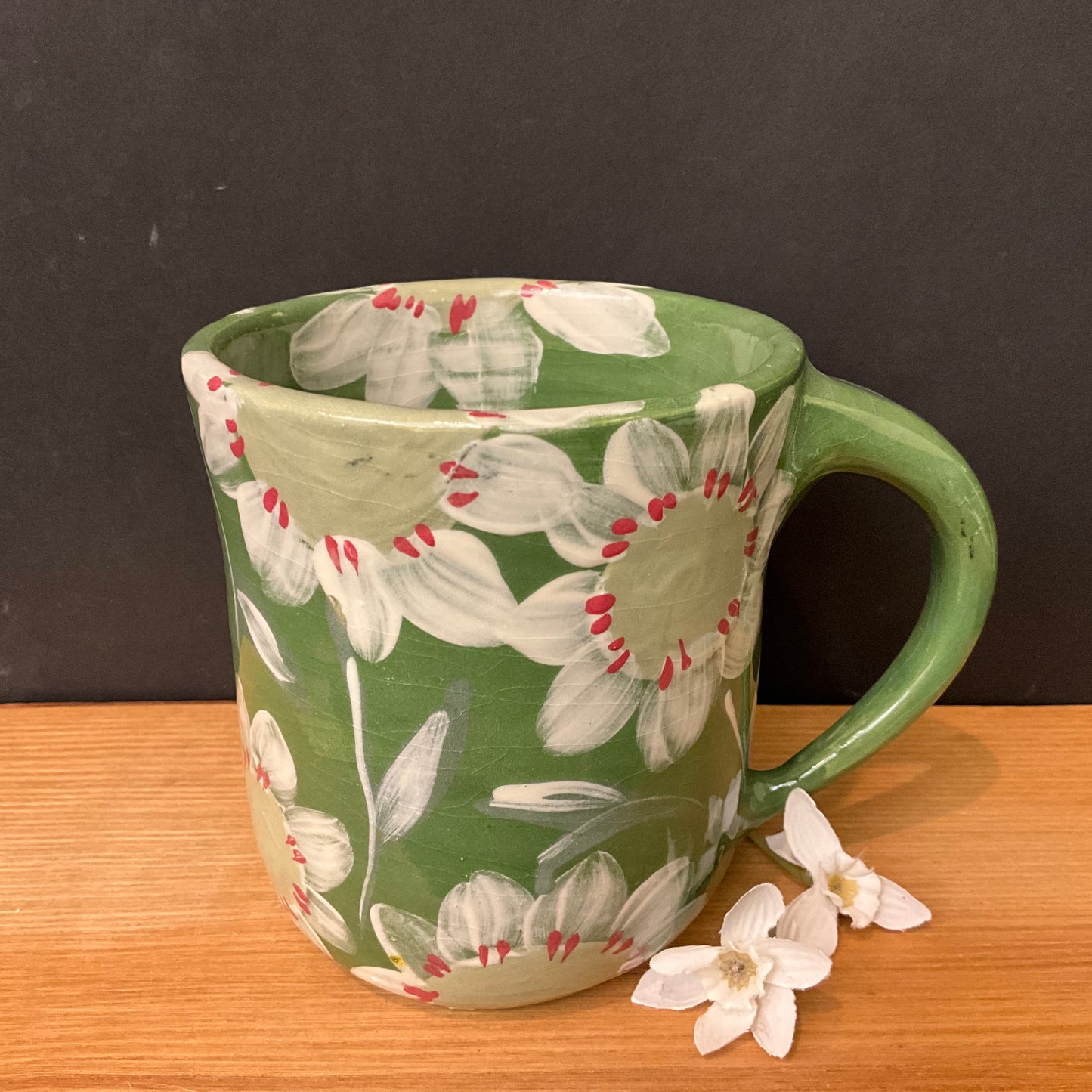 Mug White Daisies on Dark Green