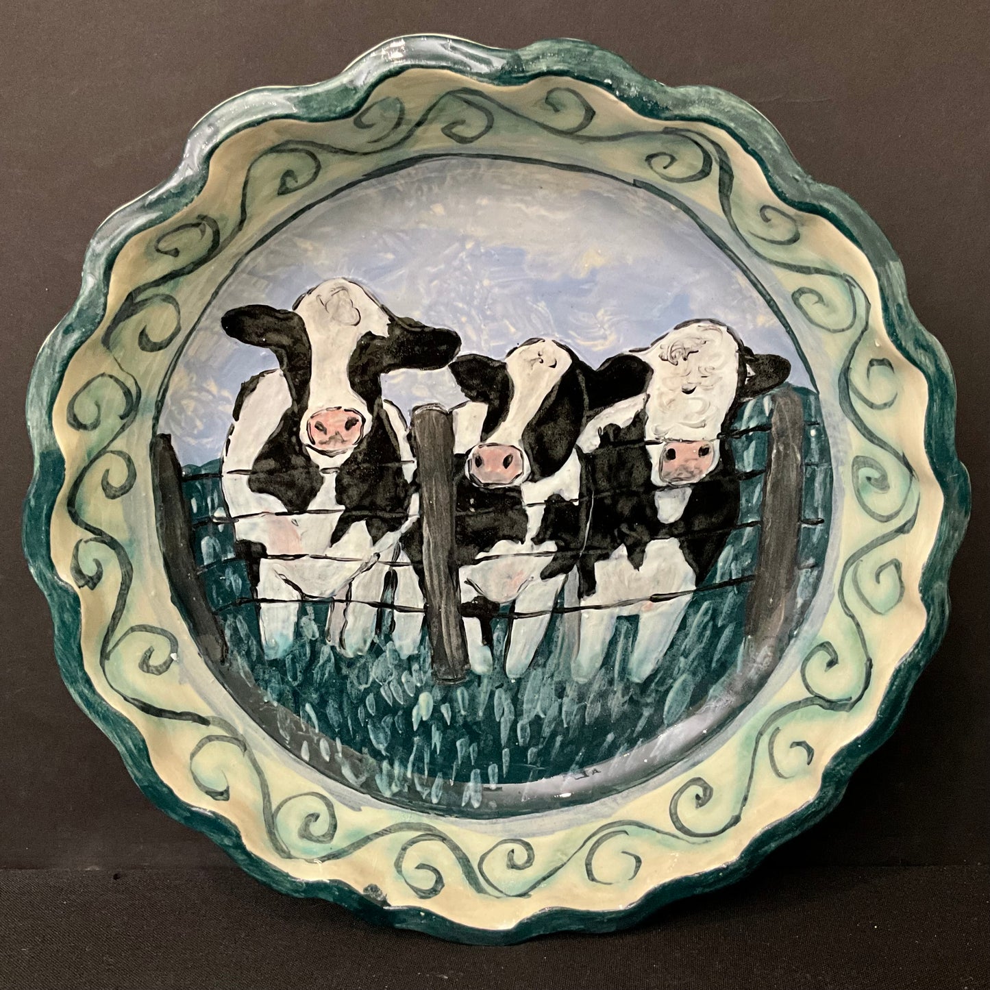 Fluted Pie Plate with Holsteins