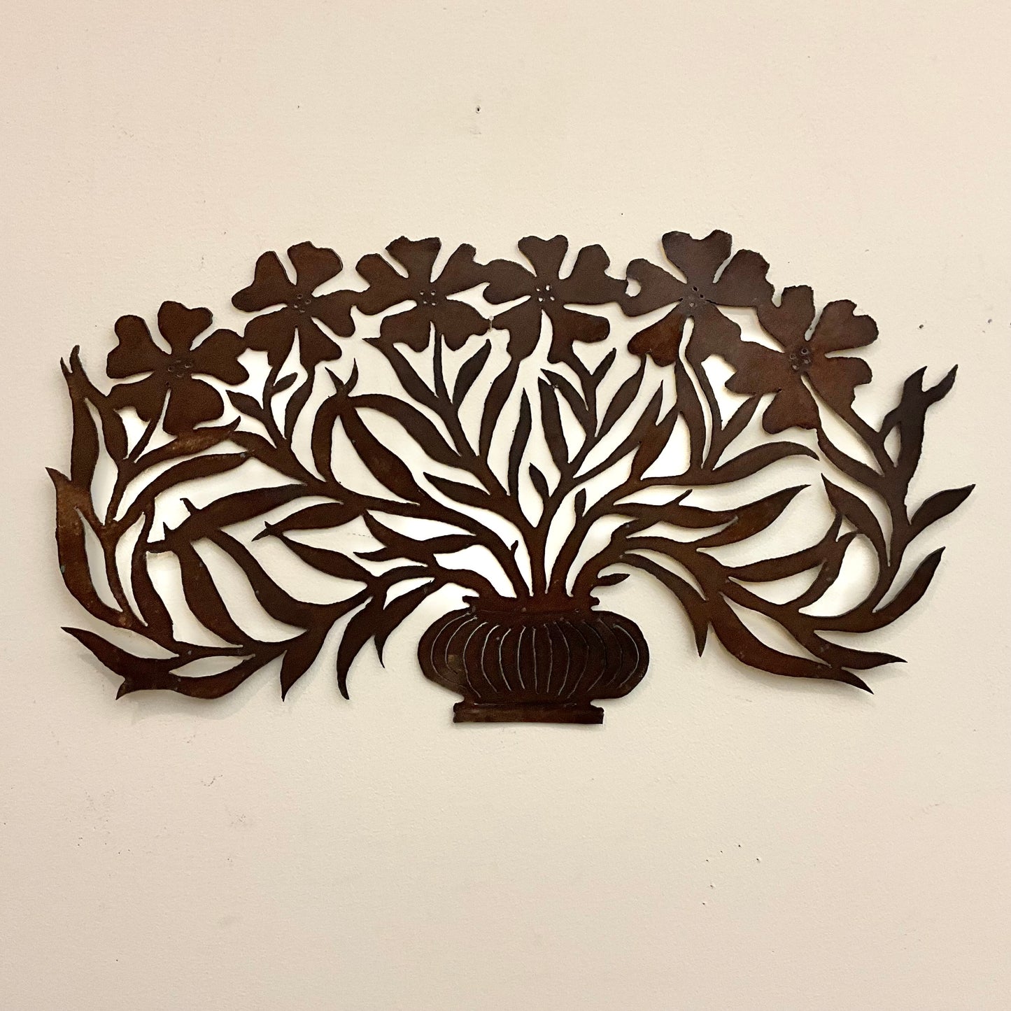 “Folk Urn” Metal Wall Art