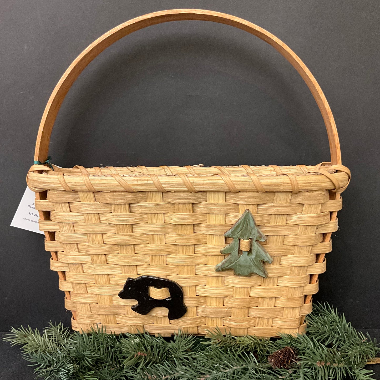 Williamsburg Wall Basket w Ceramic Bear & Spruce