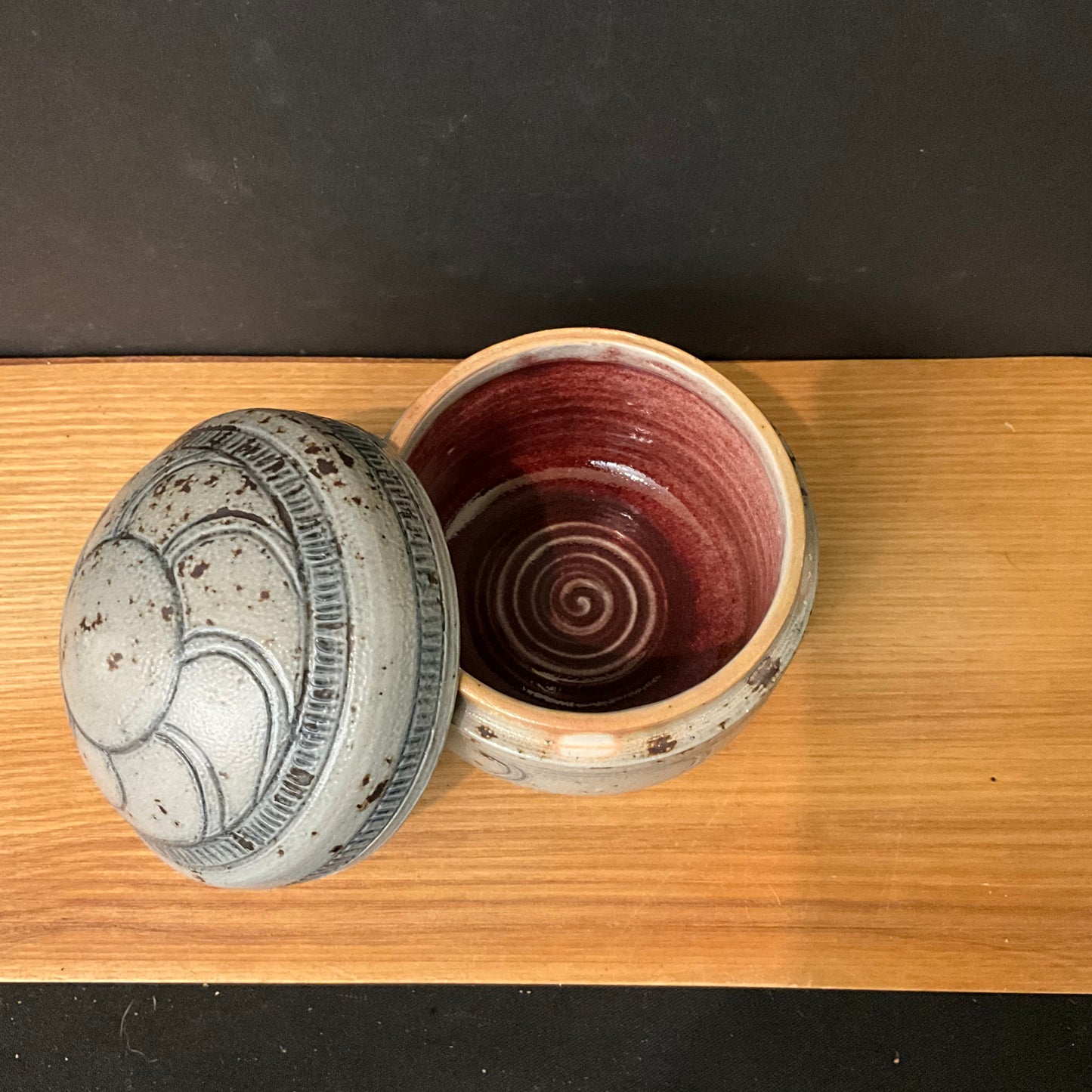 Lidded Dish Gray with Blue Curved Design