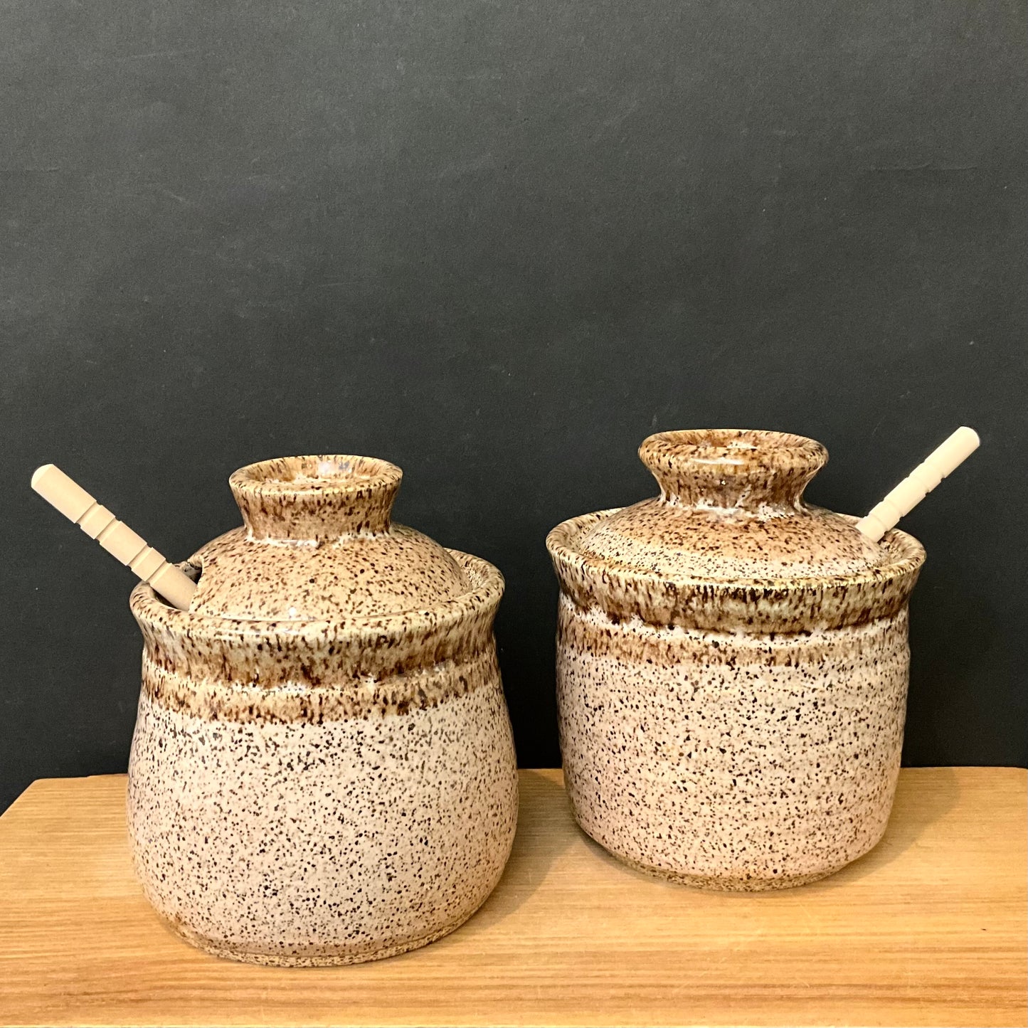 Honey Pot in Speckled Light Brown