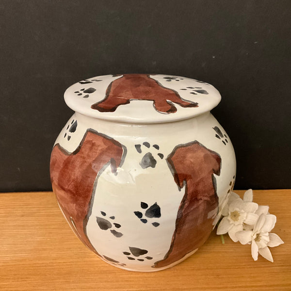 Ginger Jar White with brown dogs