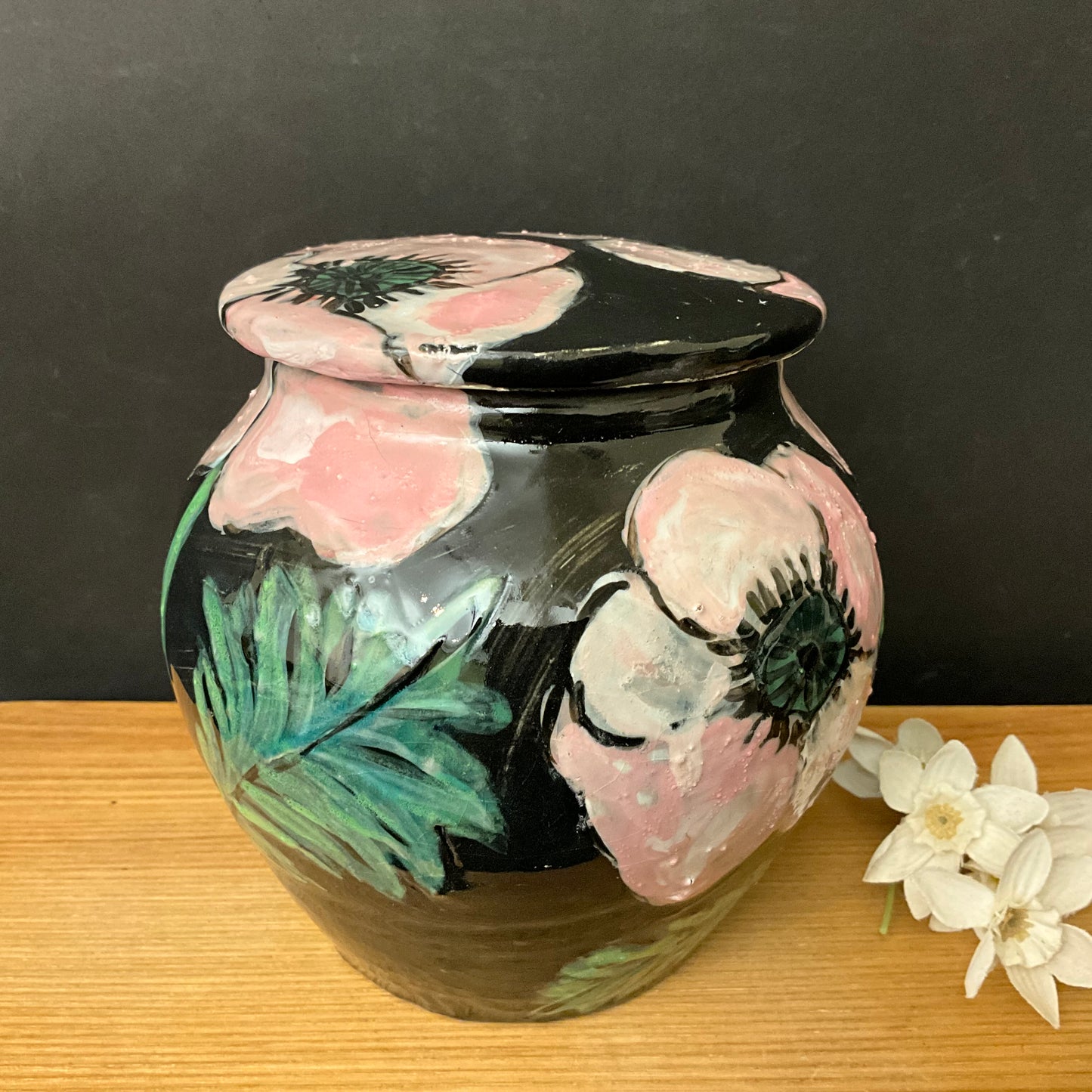 Ginger Jar Black with Pale Pink Poppies