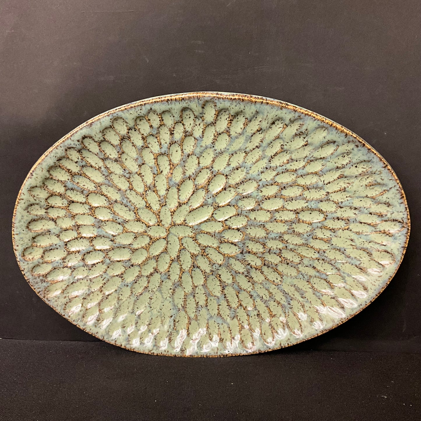 Medium Oval Plate in Celadon with Incised Petal Pattern
