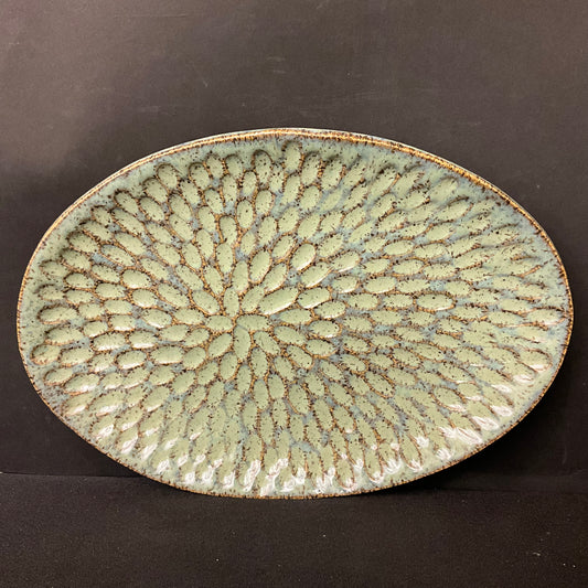 Medium Oval Plate in Celadon with Incised Petal Pattern