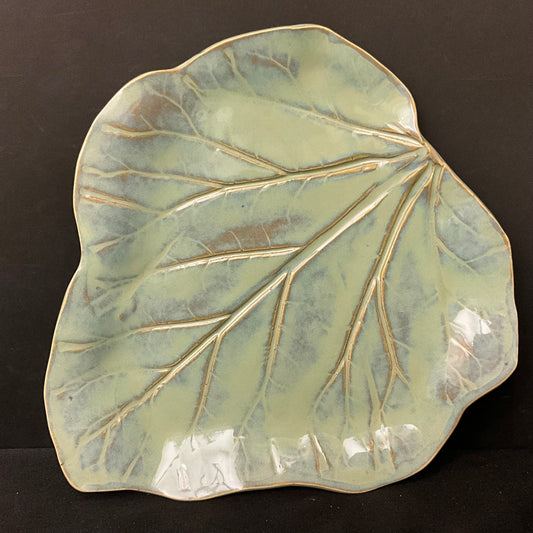 Rhubarb Leaf Plate in Celadon