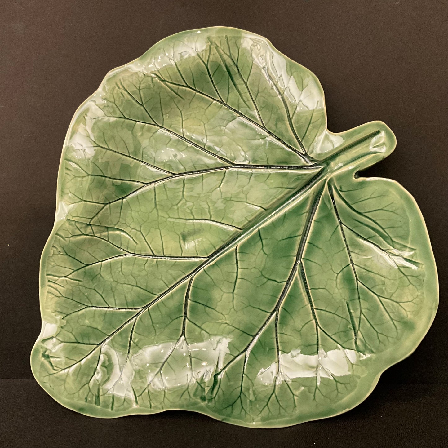 Rhubarb Leaf Plate in Green