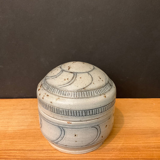 Lidded Dish Gray with Blue Curved Design