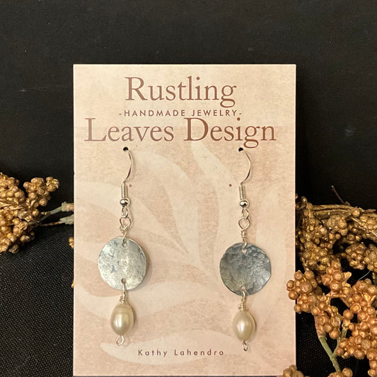Petite Pewter Hammered Disc Earrings w Freshwater Pearl Drop
