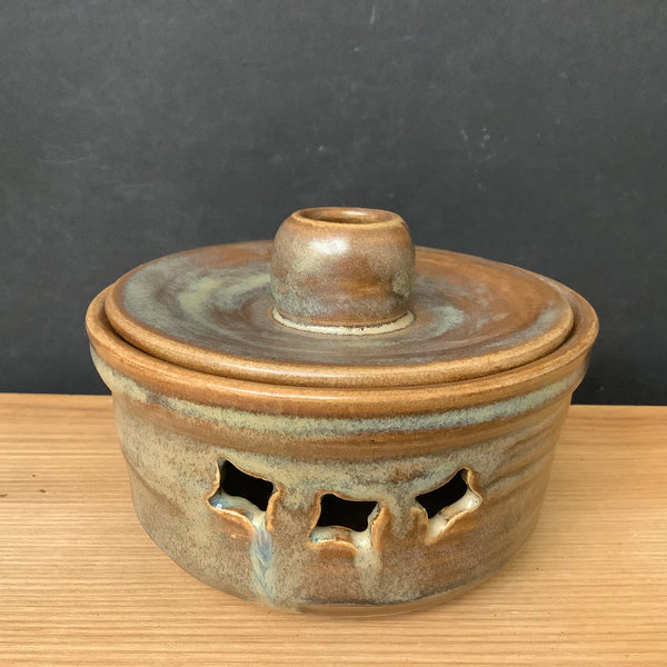 Garlic Keeper in Light Brown Glaze