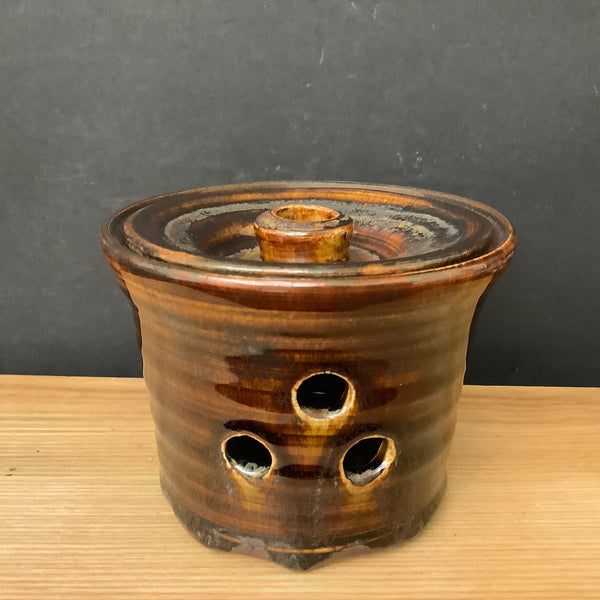 Garlic Keeper in Brown Glaze