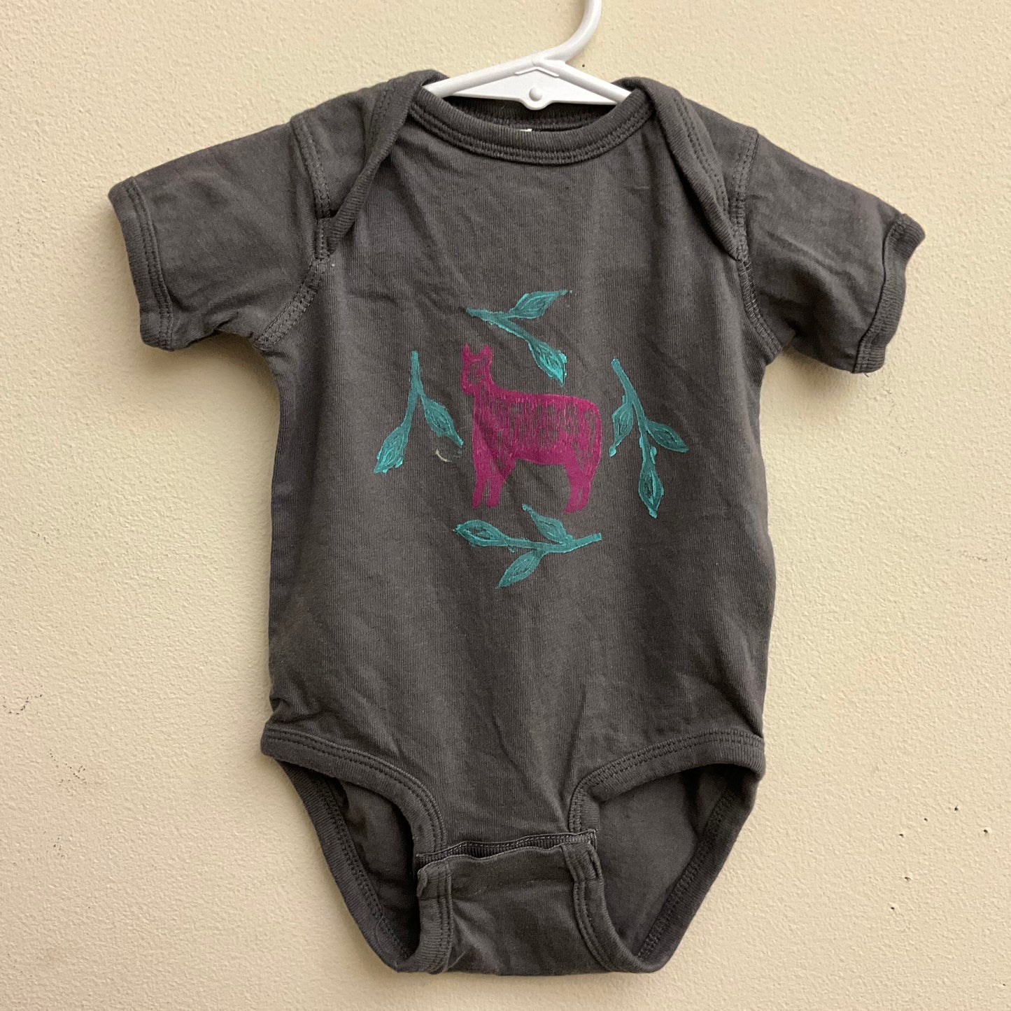 Onesie “Petunia” Grey Newborn