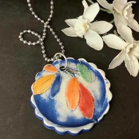 Leaves Pendant - scalloped circle