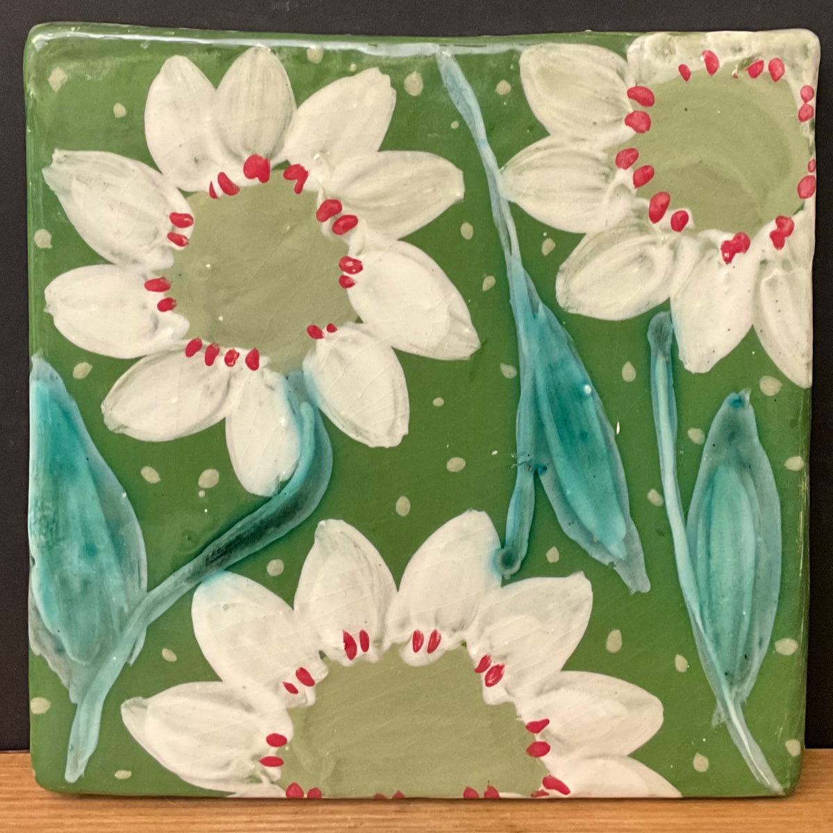 Trivet Green with White Daisies