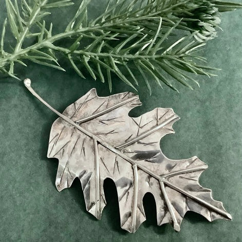 Silver Pin Red Oak Leaf