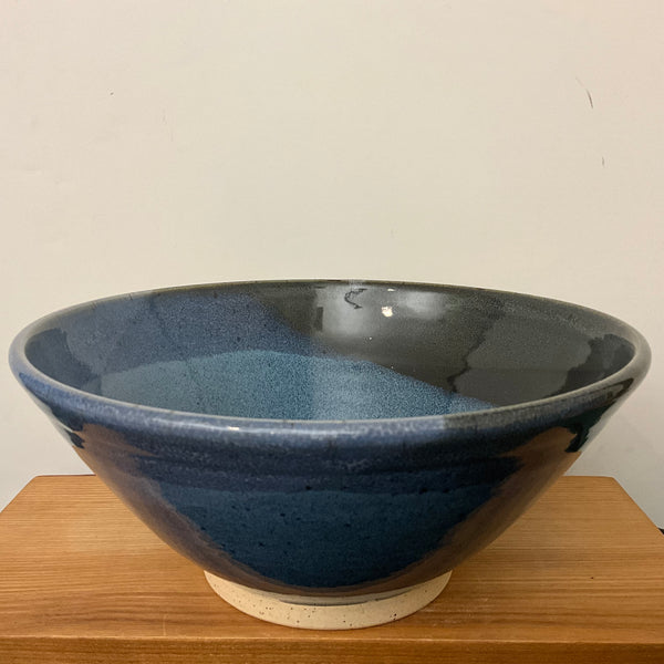 Serving Bowl in Blue to Midnight Black