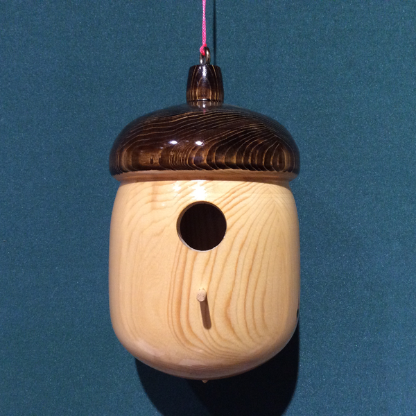 Acorn Birdhouse with Back Cleanout